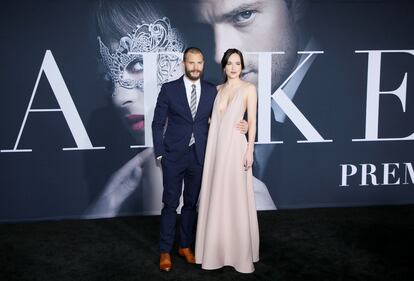 Dakota Johnson hot, sexy per "50 Sfumature di Nero" 21