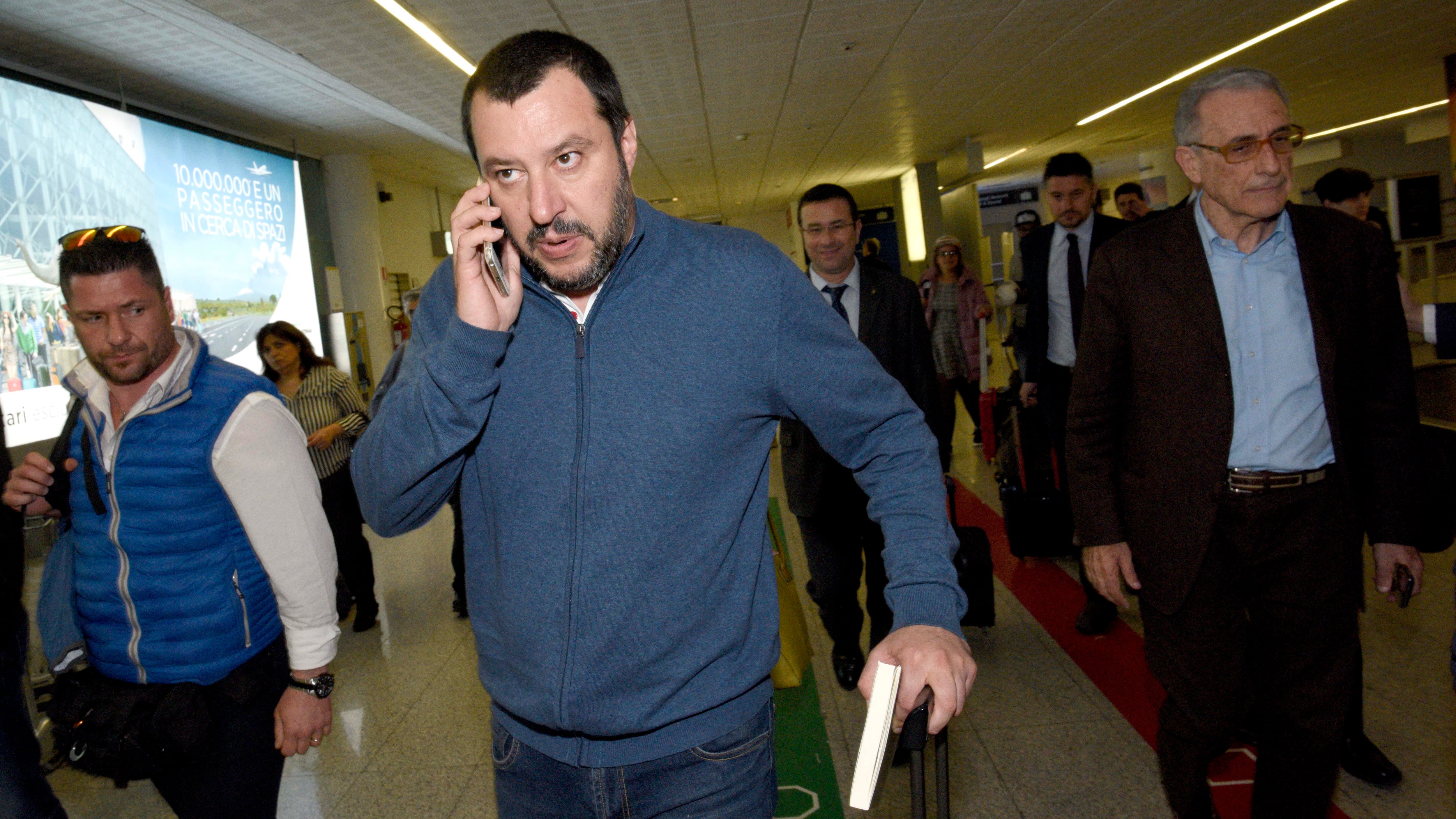 Salvini: "Proverò a far uscire il M5S dal castello dorato"