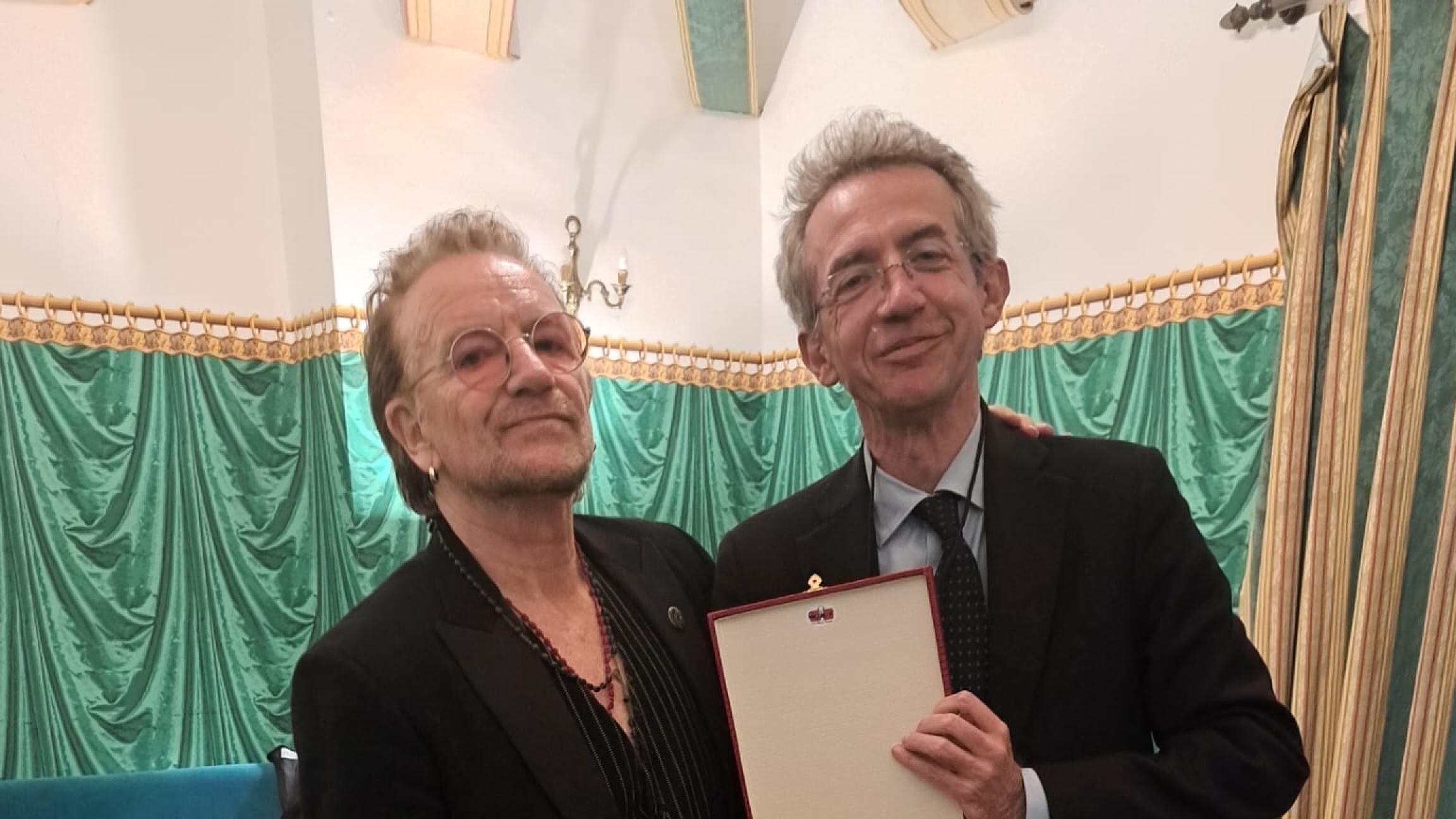 Bono Vox incanta Napoli e si commuove davanti al Cristo velato