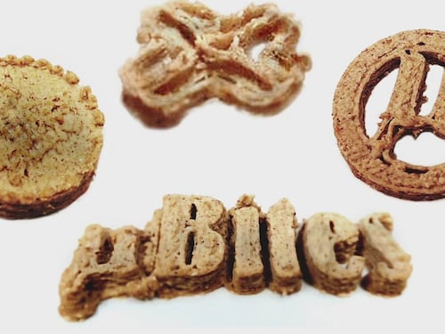 Biscotti di plastica per Marte, ma nessuno li assaggia. Mi candido io per salvare la Terra