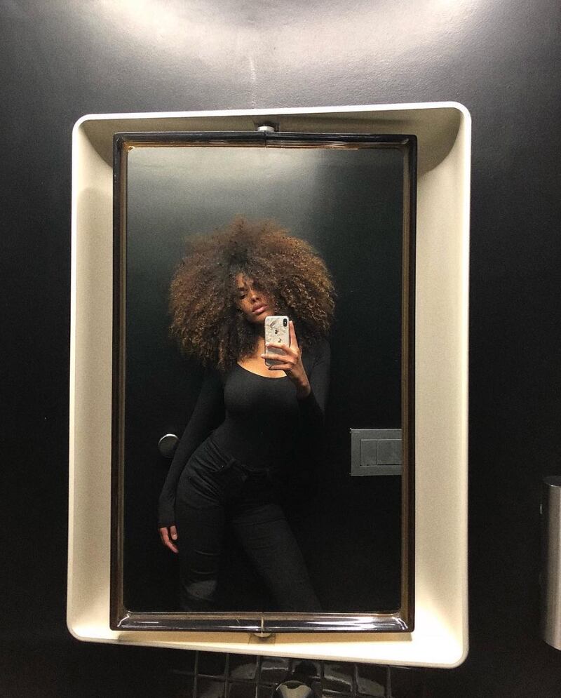 Tina Kunakey, sexy compagna di Vincent Cassel 14