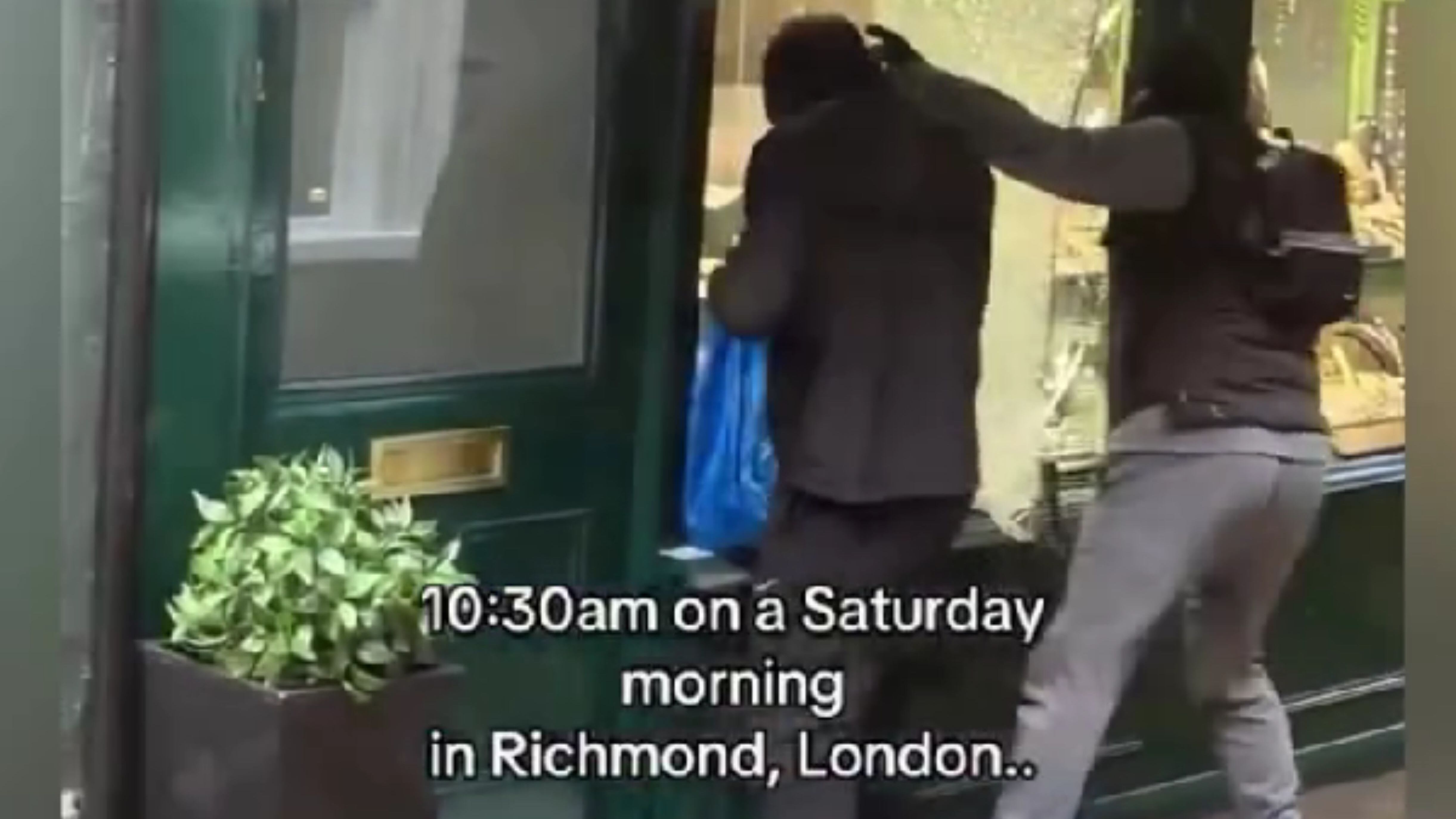 Rapina in pieno giorno a Richmond: il video choc