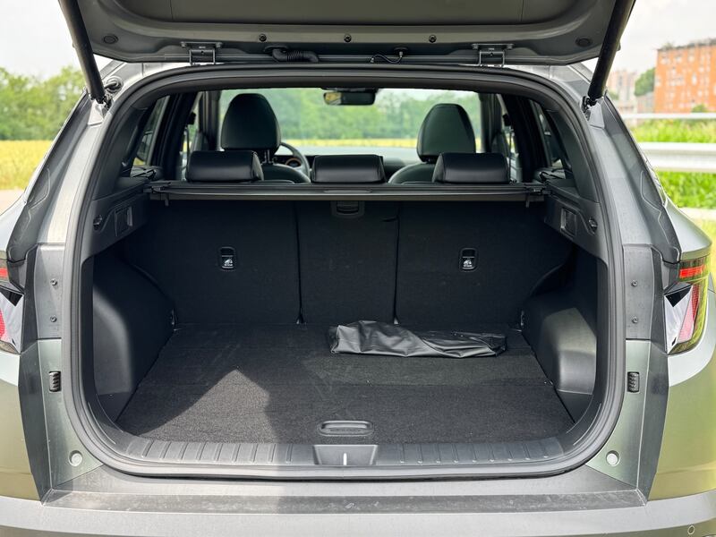 Hyundai Tucson plug-in: guarda la gallery del SUV ibrido alla spina 12