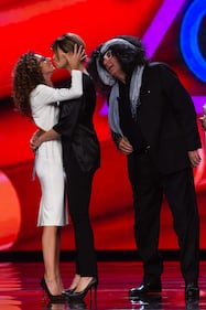 Quel bacio saffico tra Paola Cortellesi a Teresa Mannino 1