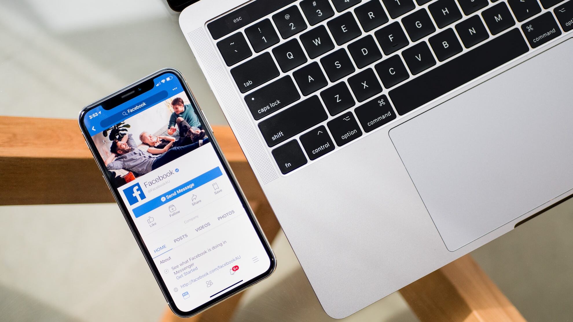 Facebook, nasce il primo traduttore simultaneo per tutte le lingue