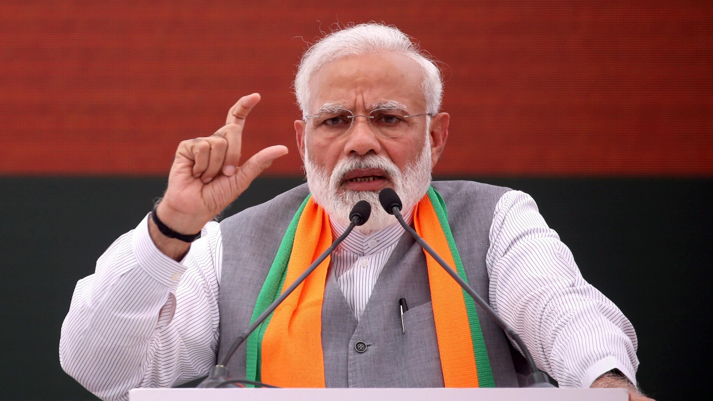 Il premier indiano Modi: "Lo yoga è uno scudo immunitario contro il Covid"