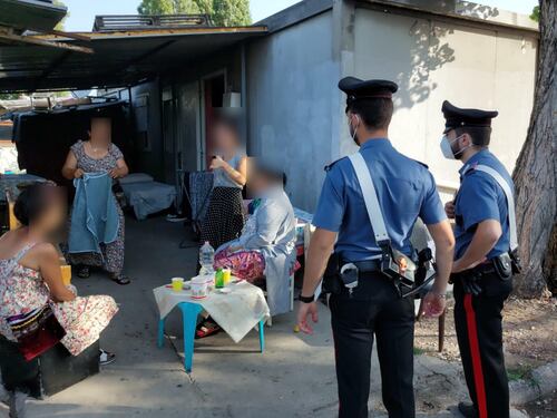 "Inagibili, vanno chiusi". Gualtieri inchiodato sui campi rom