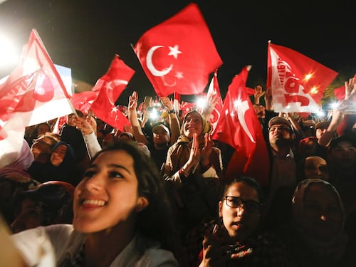 Turchia, l'Osce boccia il referendum. L'Austria: "Stop all'ingresso nell'Ue"