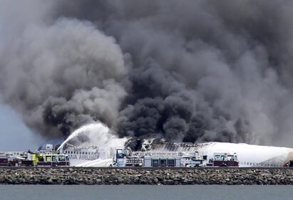 San Francisco, aereo si schianta e va in fiamme 4