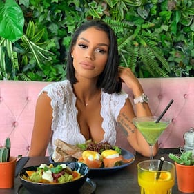 Fanny Neguesha bollente su Instagram: gli scatti dell'ex di Balotelli 7
