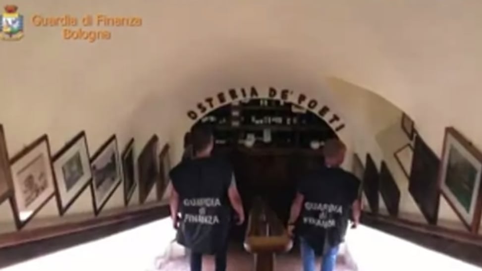 Da Guccini a bancarotta: sequestrata la storica Osteria de' poeti