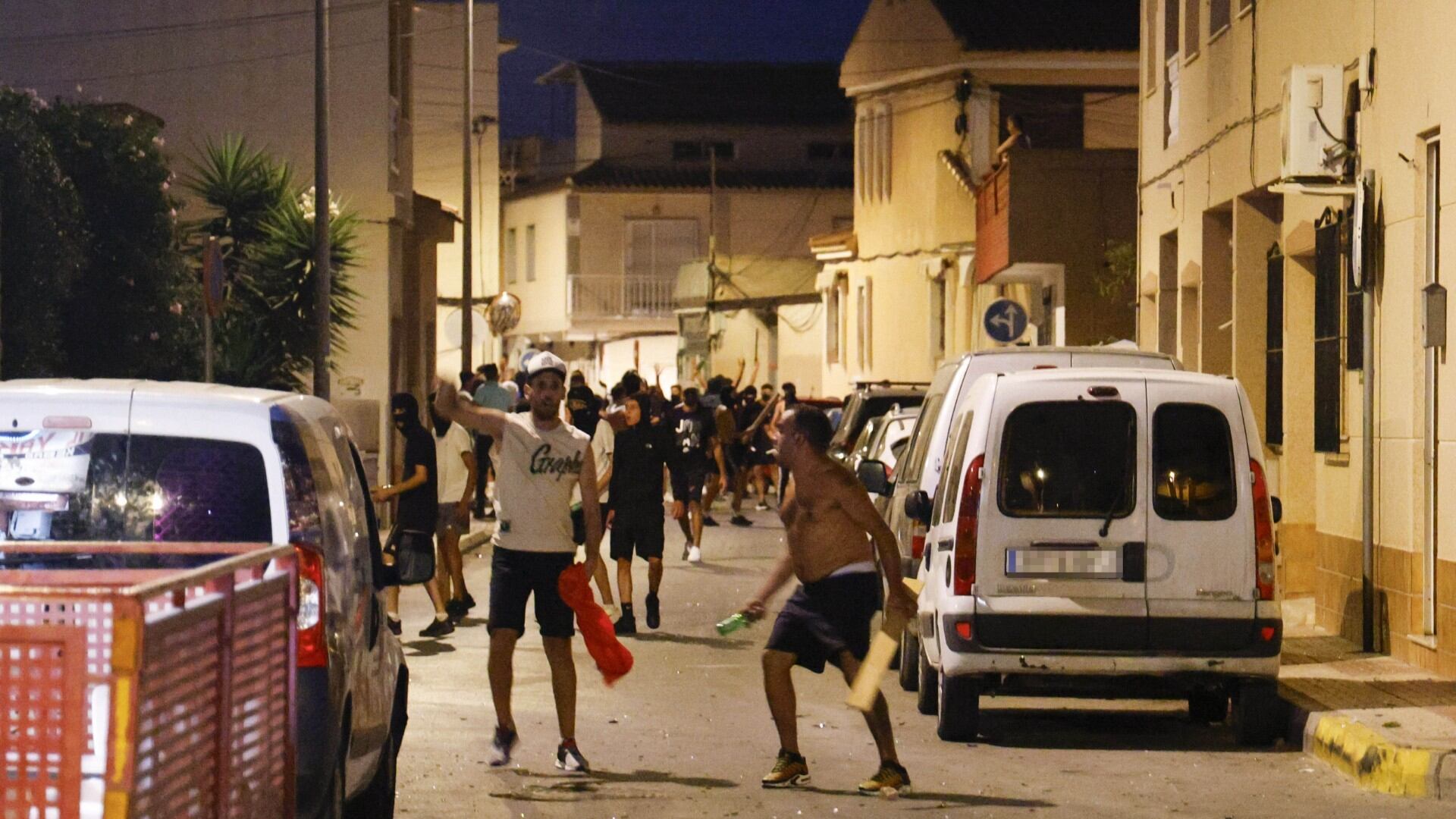 Ronde e caccia allo straniero: è caos in Spagna