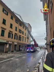Genova vessata dal maltempo, le immagini dei danni 5