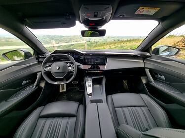 Peugeot 408, le foto del crossover “tuttofare” 21