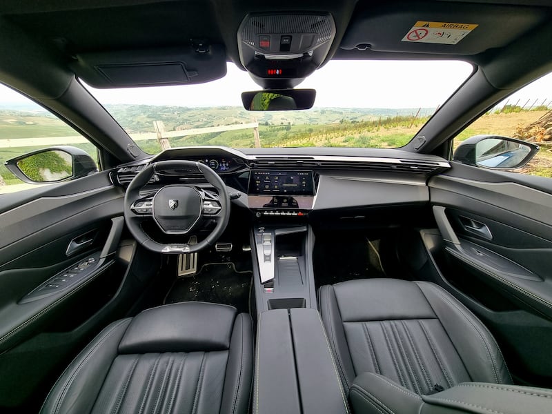 Peugeot 408, le foto del crossover “tuttofare” 21