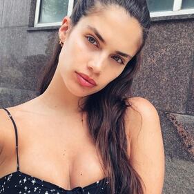 Sara Sampaio, l'angelo sexy in costume 7