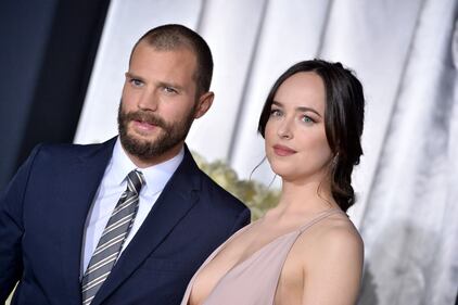 Dakota Johnson senza reggiseno per "50 Sfumature di Nero" 12