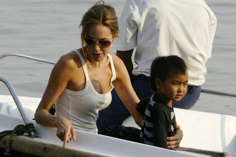 Angelina Jolie: "non ho mai pensato a me stessa come a una madre". Le foto 1