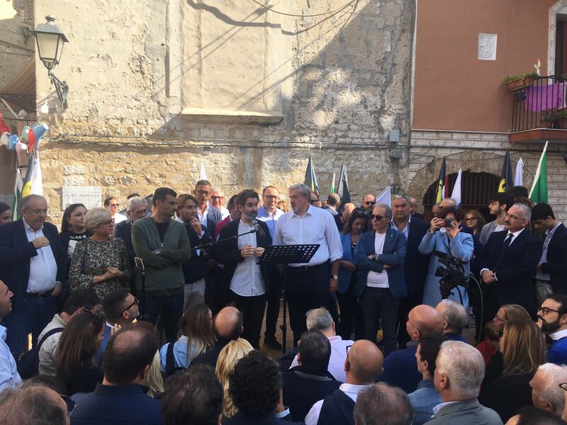 Bari, Emiliano presenta la sua candidatura alle prossime regionali 3