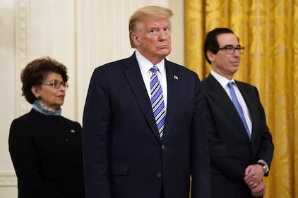 Emergenza Coronavirus, Donald Trump ad un evento per sostenere le piccole imprese 1