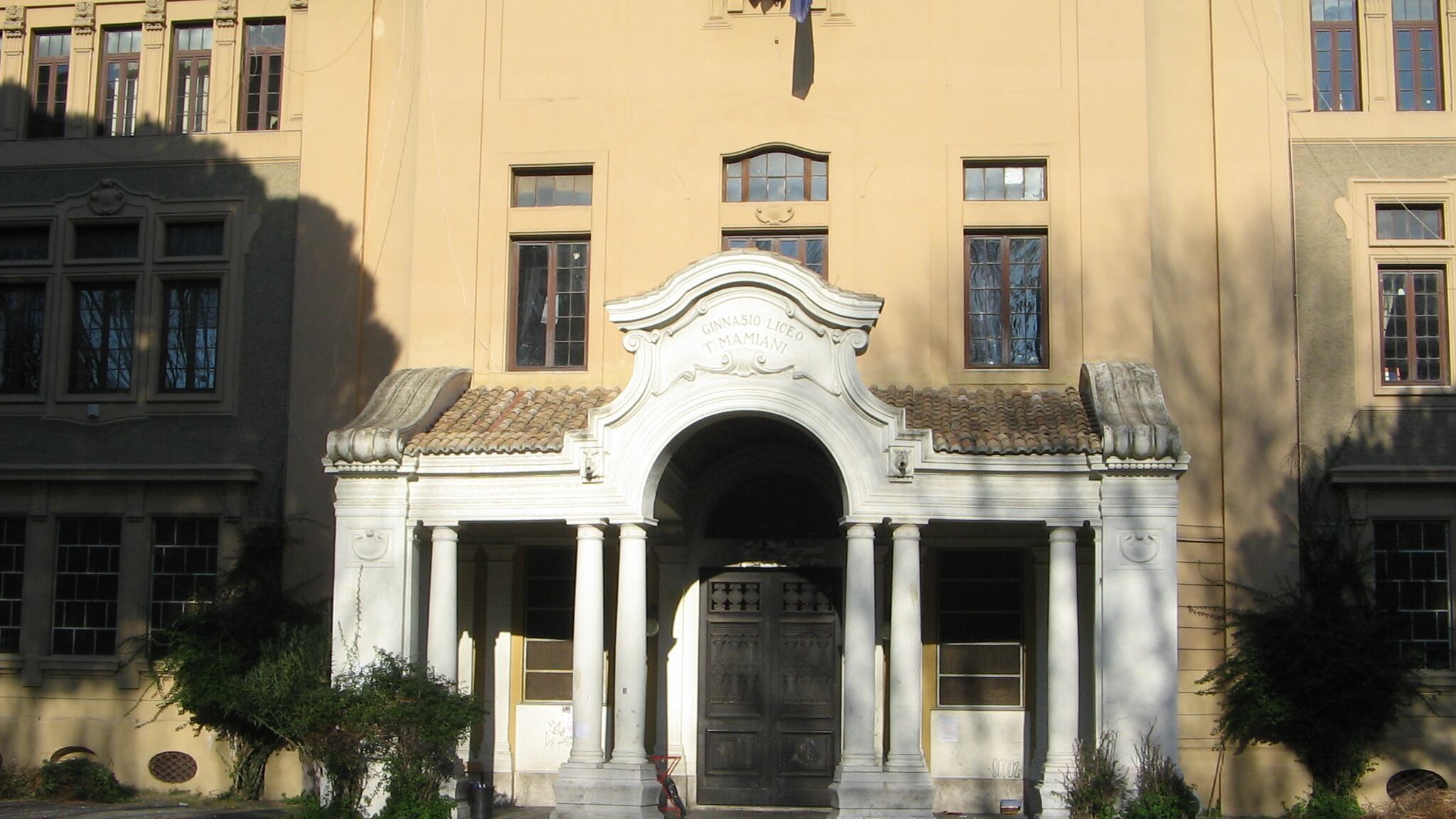 "I fascisti non devono entrare nelle scuole". Rissa al Mamiani