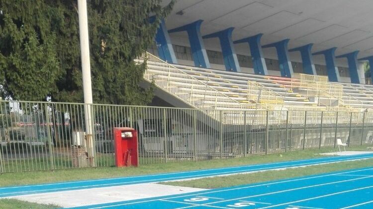 Devastata la pista d'atletica nel giorno dell'inaugurazione