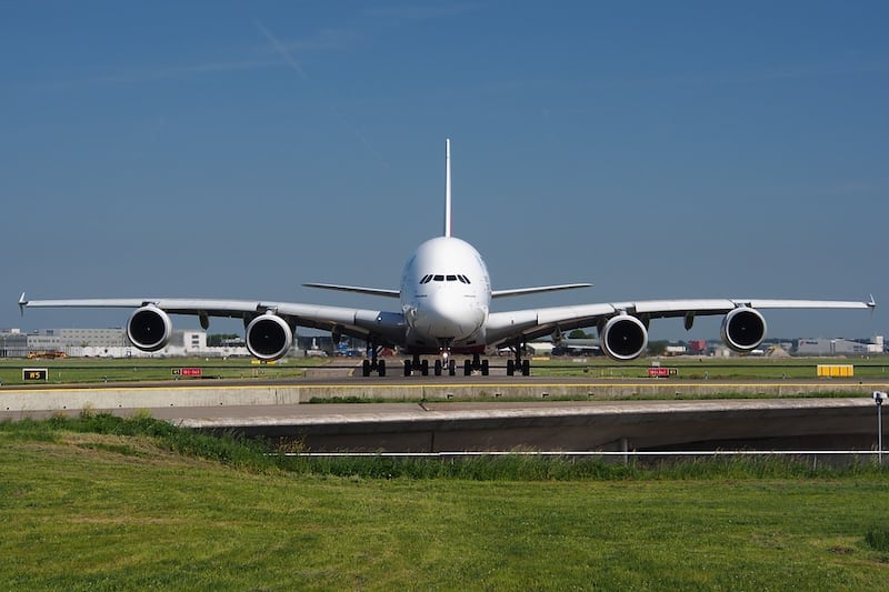 Ancora problemi all’aeroporto di Monaco, secondo incidente in 3 giorni: un A380 provoca danni all’impianto di illuminazione
