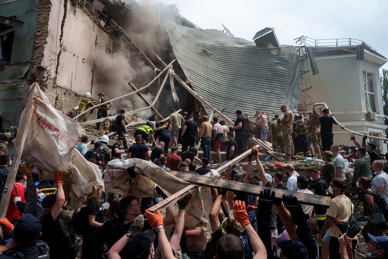 Raid di Mosca a Kiev: le immagini della distruzione 1