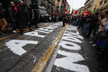 Manifestazione contro il G7 a Napoli 8
