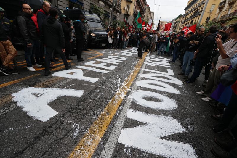 Manifestazione contro il G7 a Napoli 8