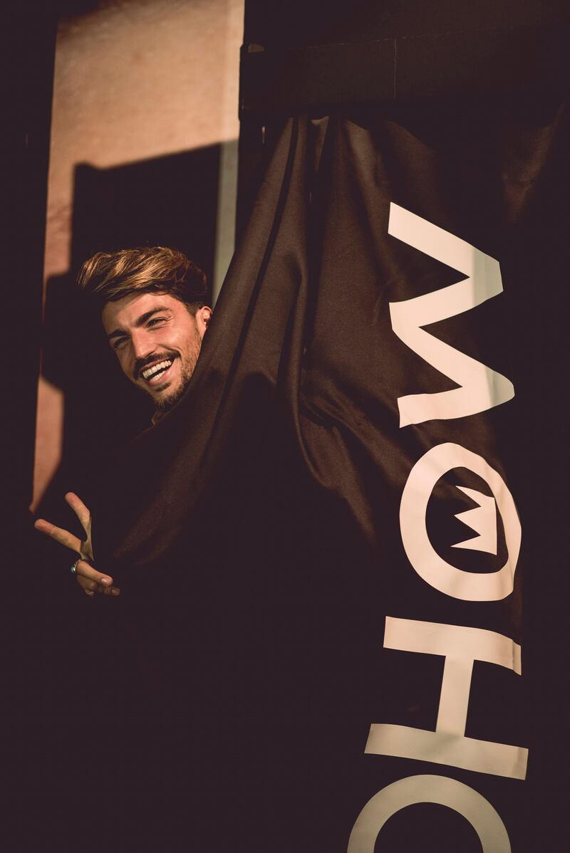 Milano, Mariano Di Vaio "commesso" per un giorno: apre il primo e-shop 5