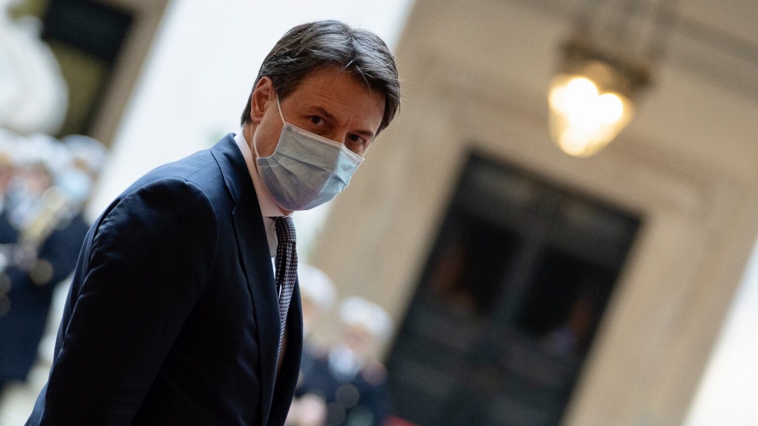 Conte, il pugile suonato che non molla il ring