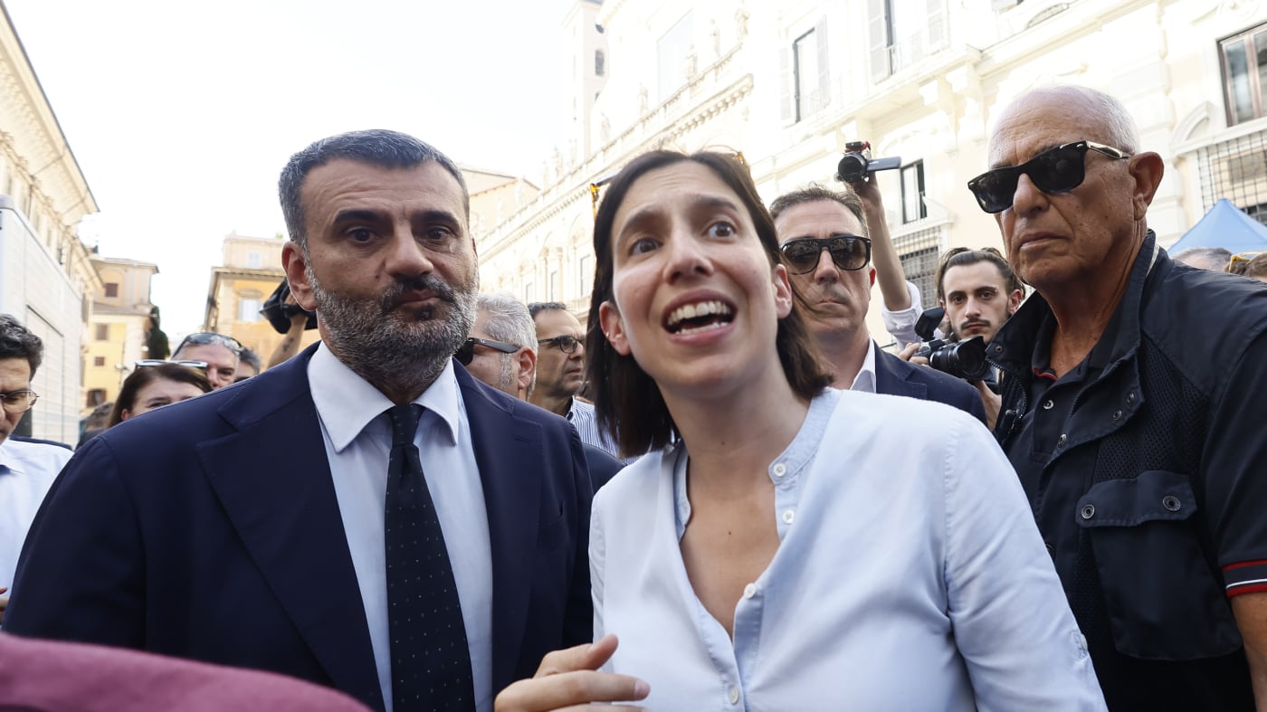 La resa di Decaro, "costretto" a candidarsi con Vendola nelle liste