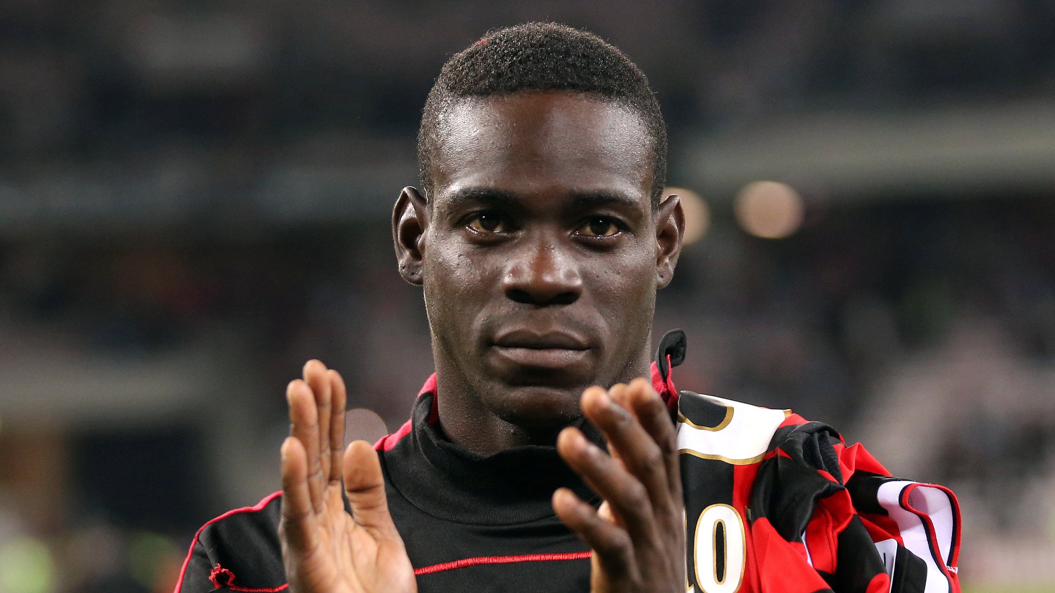 Il brutto autogol di Balotelli contro il neo senatore nero