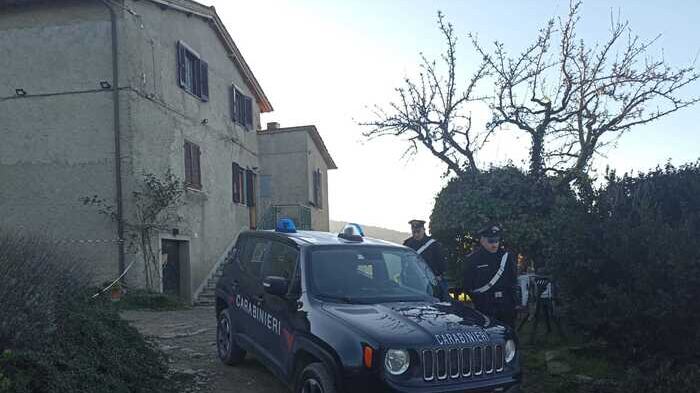 Gli distrugge casa con la ruspa, lui gli spara: lite tra vicini finisce in tragedia
