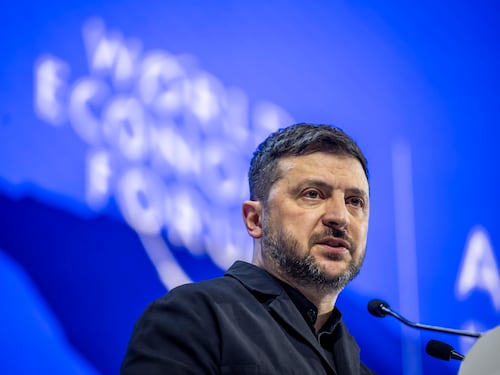 Zelensky e l'ora più buia. Rinunciare ai territori sarebbe un tradimento