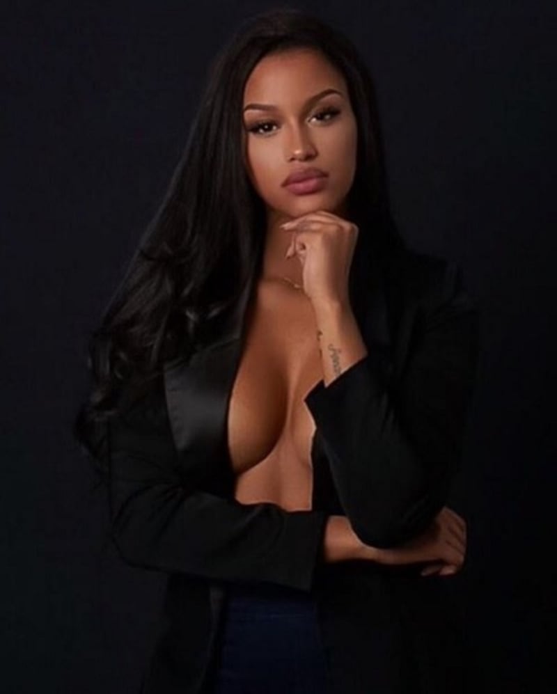 Fanny Neguesha in topless su Instagram: foto 7