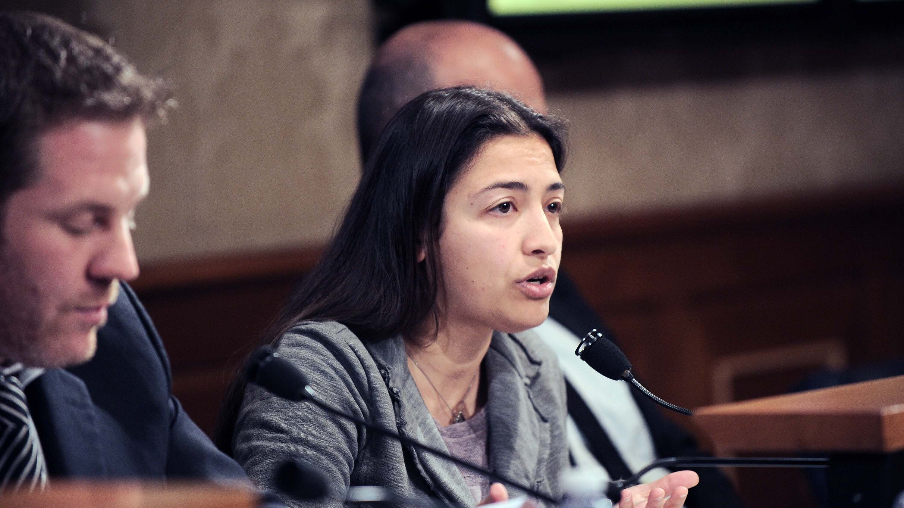 La grillina asfalta Grillo: "Io ci ho messo 6 mesi per denunciare la violenza"