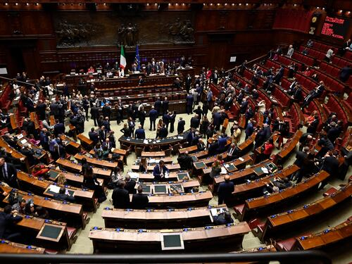 "Uno schiaffo allo Stato". Fdi presenta l'interrogazione su Soumahoro