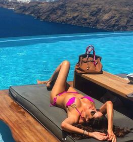 Aida Yespica, vacanze hot a Santorini 3