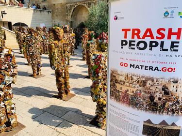 I Sassi di Matera "invasi" dall'esercito dei rifiuti 3