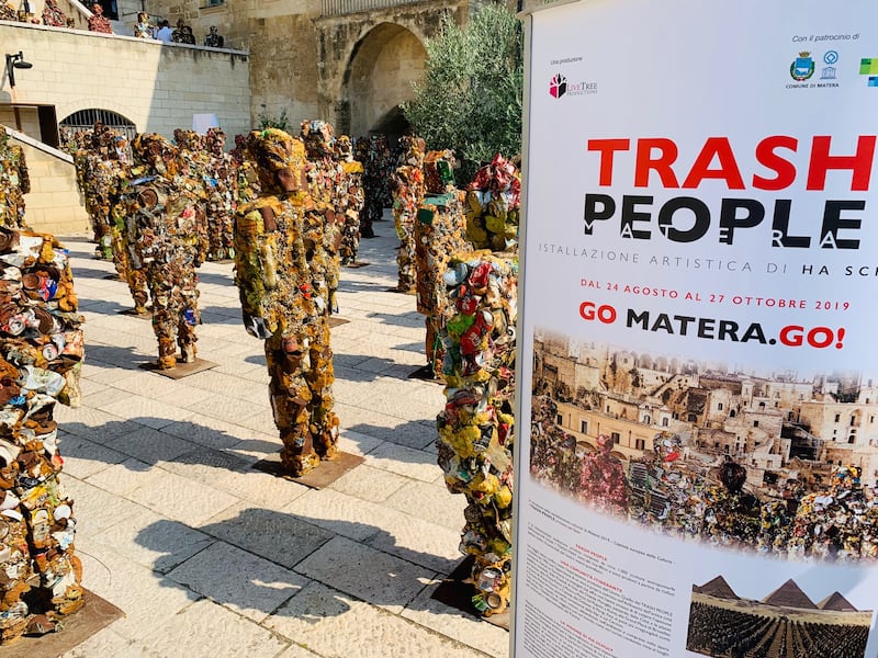 I Sassi di Matera "invasi" dall'esercito dei rifiuti 3