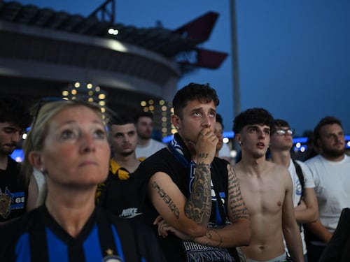 Ora tocca alla borghesia dei "distinti" essere più ultrà