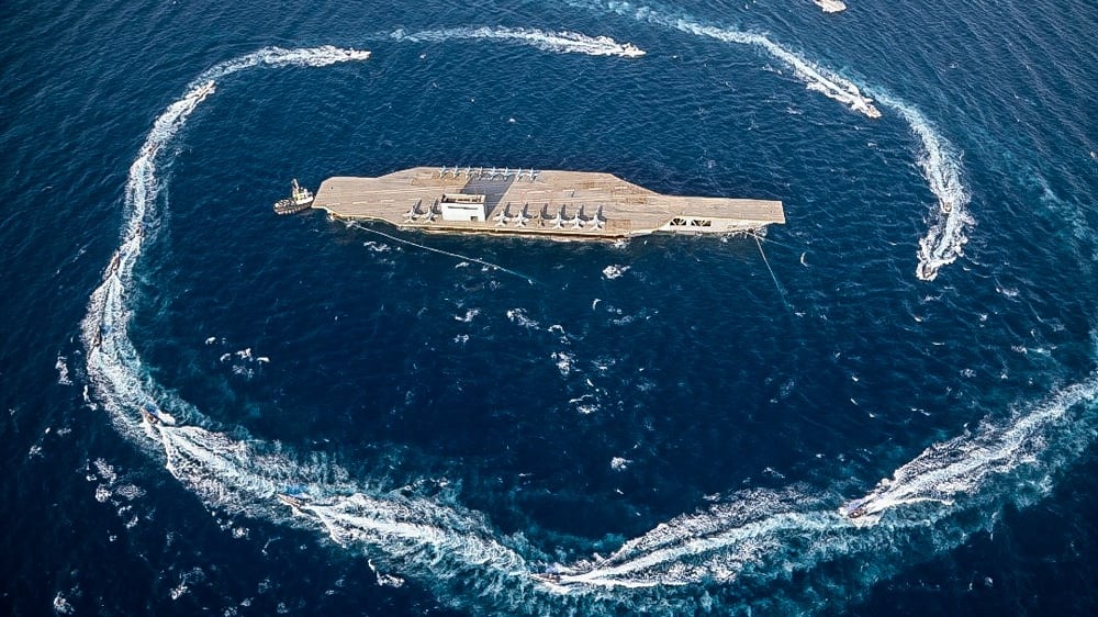 "Colpita una nave da guerra Usa". Sale la tensione nei mari