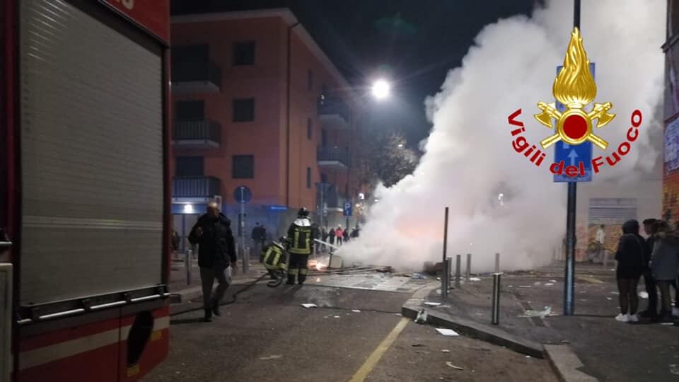 Via Gola, identificati gli assalitori dei pompieri