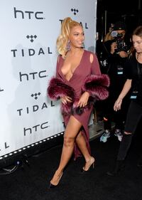 Beyoncé Knowles, seno in vista e scollo mozzafiato a New York 13