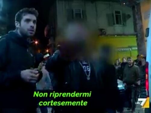 Tentano di intervistare il neomelodico Tony Colombo: aggrediti giornalista e cameramen di La7