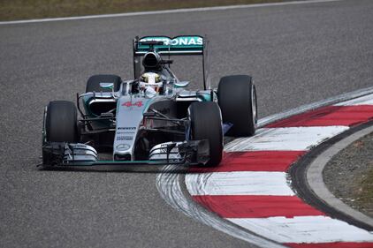 Super Hamilton, pole position a Shanghai 4