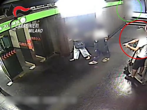 Choc a Milano, 19enne in manette per aver stuprato due ragazzine: le vittime scelte in metrò e pedinate fino a casa