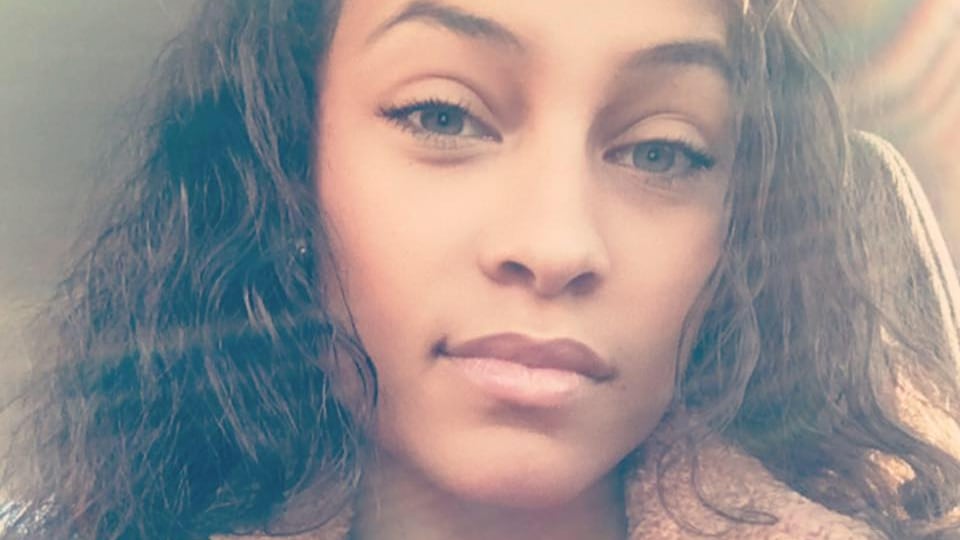 Regno Unito, 23enne scrive sms al padre morto di cancro e le risponde un altro papà
